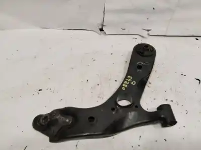Peça sobressalente para automóvel em segunda mão braço de suspensão inferior dianteiro direito por toyota auris active referências oem iam 