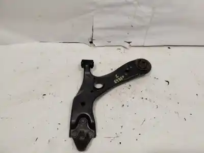 Peça sobressalente para automóvel em segunda mão braço de suspensão inferior esquerdo dianteiro por toyota auris active referências oem iam 