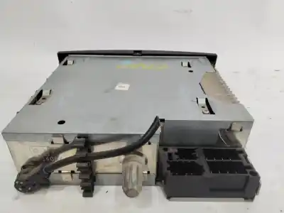 Second-hand car spare part audio system / radio cd for renault clio iii confort dynamique oem iam references 8200666146  