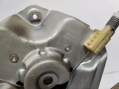 Peça sobressalente para automóvel em segunda mão elevador de vidros dianteiro direito por renault clio iii confort dynamique referências oem iam 8200291147