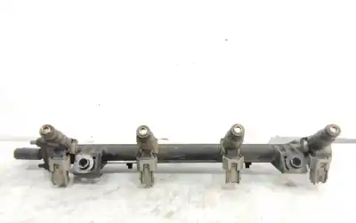 Автозапчастина б/у РАМПА ИНЖЕКТОРА для HYUNDAI TRAJET (FO) * Посилання на OEM IAM 3530438300  