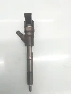 Peça sobressalente para automóvel em segunda mão injetor por toyota corolla (e12) 1.4 d-4d luna compact referências oem iam 2367033040  