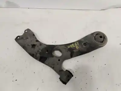 Peça sobressalente para automóvel em segunda mão braço de suspensão inferior dianteiro direito por toyota auris active referências oem iam 