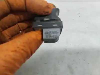 Peça sobressalente para automóvel em segunda mão botão / interruptor elevador vidro traseiro direito por audi a1 sportback (8xa) attraction referências oem iam 