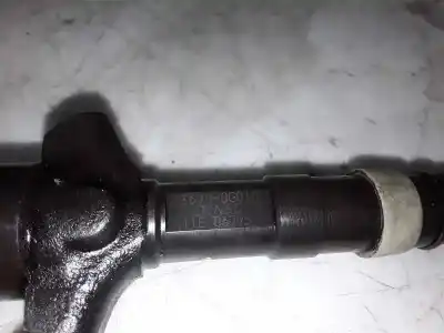 Recambio de automóvil de segunda mano de INYECTOR para TOYOTA COROLLA (E12) 2.0 Turbodiesel CAT referencias OEM IAM 236700G010  