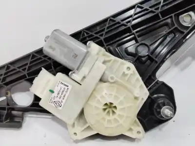 Recambio de automóvil de segunda mano de ELEVALUNAS TRASERO IZQUIERDO para RENAULT CAPTUR II TECHNO referencias OEM IAM 827211567R  