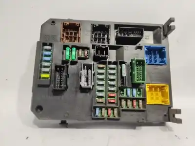 Pezzo di ricambio per auto di seconda mano Scatola Relè/fusibili per CITROEN C4 PICASSO II 1.6 HDI / BLUEHDI 115 Riferimenti OEM IAM 9806687980-01  