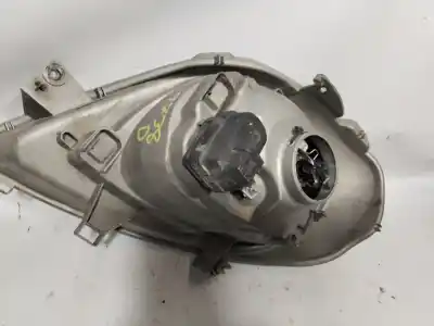 Second-hand car spare part right headlight for opel vivaro combi 2.7t corto oem iam references 7700311372  