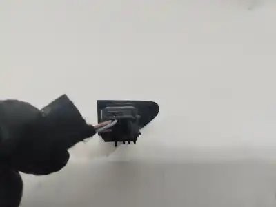 Second-hand car spare part Hazard Warning Lights for RENAULT CLIO IV CLIO IV OEM IAM references 252907372R  