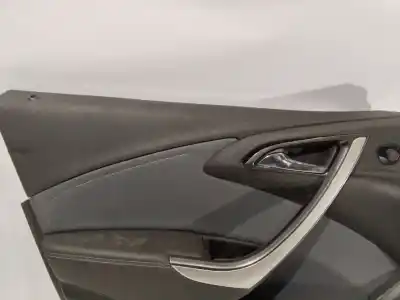 Автозапчасти б/у ОБИВКА ЛЕВОЙ ПЕРЕДНЕЙ ДВЕРИ за OPEL ASTRA J (P10) 1.4 TURBO (68) ссылки OEM IAM   