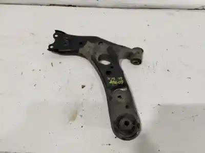 Peça sobressalente para automóvel em segunda mão braço de suspensão inferior dianteiro direito por toyota auris hybrid active referências oem iam   