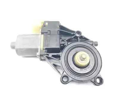 Recambio de automóvil de segunda mano de MOTOR ELEVALUNAS DELANTERO IZQUIERDO para FORD FIESTA (CB1)  referencias OEM IAM 8A6114A389B  