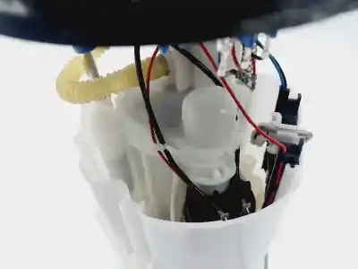 Peça sobressalente para automóvel em segunda mão bomba de combustivel por skoda rapid active referências oem iam 6ra919051c  