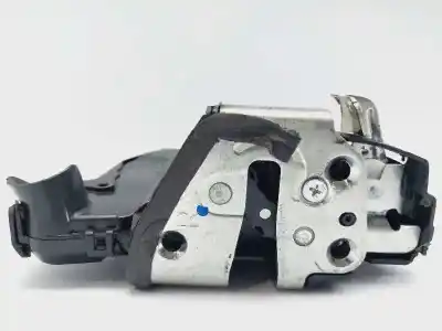 Second-hand car spare part front right door lock for toyota auris active oem iam references 6903005130