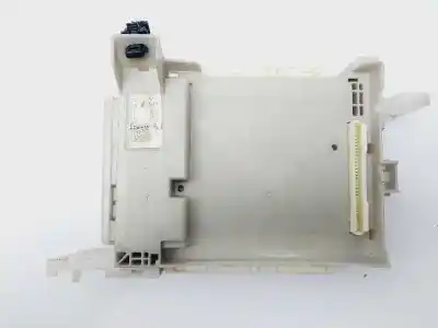Pièce détachée automobile d'occasion BOÎTES À FUSIBLES pour TOYOTA YARIS  Références OEM IAM 8273052K40  