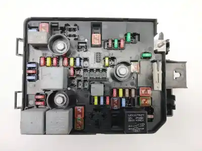 Peça sobressalente para automóvel em segunda mão CAIXA DE FUSÍVEIS E RELÉS por OPEL CORSA E Selective Referências OEM IAM 39068001  