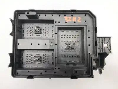 Peça sobressalente para automóvel em segunda mão caixa de fusíveis e relés por opel corsa e selective referências oem iam 39068001  