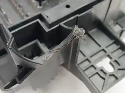 Peça sobressalente para automóvel em segunda mão caixa de fusíveis e relés por opel corsa e selective referências oem iam 39068001  