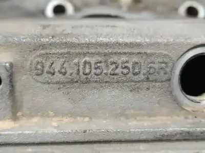 Pièce détachée automobile d'occasion culasse du moteur pour porsche 944 2.5 cat références oem iam 9441043036r 9441052506r 