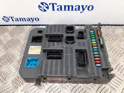 Peça sobressalente para automóvel em segunda mão caixa de fusíveis e relés por peugeot 308 1.6 16v hdi referências oem iam 9663798180