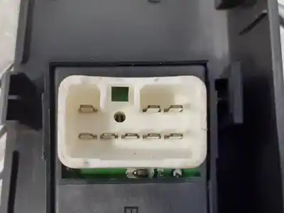 Second-hand car spare part right front power window switch for kia cee´d 1.6 crdi cat oem iam references 823611h000  