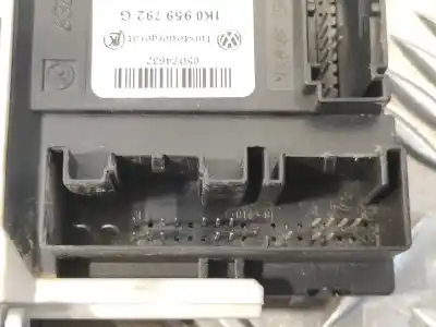 Peça sobressalente para automóvel em segunda mão motor elevador vidro dianteiro direito por volkswagen passat berlina (3c2) 2.0 tdi referências oem iam 1k0959792g 1k0959702k 980852111