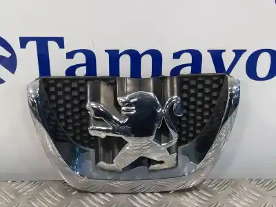 Pièce détachée automobile d'occasion GRILLE AVANT pour PEUGEOT 5008  Références OEM IAM 18C0001030 303002001 