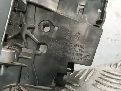 Peça sobressalente para automóvel em segunda mão puxador interior do lado direito por peugeot partner (s2) combiespace referências oem iam 9682100677 9682100877 9685484177