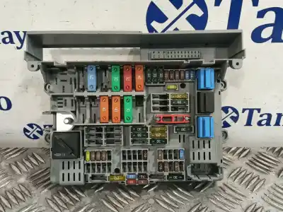 Peça sobressalente para automóvel em segunda mão CAIXA DE FUSÍVEIS E RELÉS por BMW SERIE 1 BERLINA (E81/E87)  Referências OEM IAM 10688710 B010094700 690660703