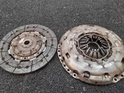 Peça sobressalente para automóvel em segunda mão kit de embreagem por opel astra gtc enjoy referências oem iam 324039410  