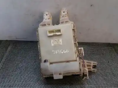 Second-hand car spare part fuse box unit for toyota auris 2.0 d-4d cat oem iam references 8273002150a