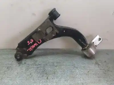 Tweedehands auto-onderdeel linker onderste ophang arm voor mazda 2 berlina (dy) 1.4 cat oem iam-referenties 