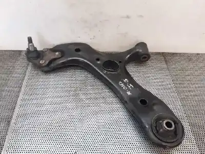 Peça sobressalente para automóvel em segunda mão braço de suspensão inferior esquerdo dianteiro por toyota auris active referências oem iam 