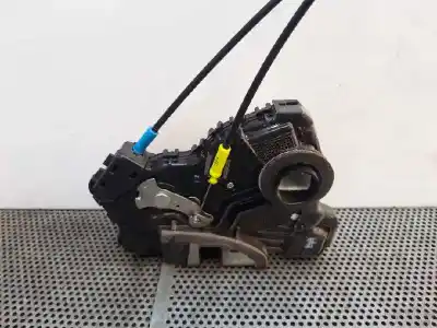 Second-hand car spare part front right door lock for toyota auris active oem iam references   