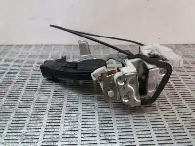 Peça sobressalente para automóvel em segunda mão fechadura da porta dianteira direita por peugeot 107 1.0 cat (384f) referências oem iam 