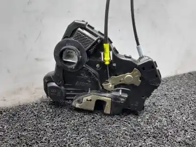 Piesă de schimb auto la mâna a doua încuietoare ușa fațã stânga pentru toyota corolla (e12) 2.0 d-4d linea sol berlina referințe oem iam 