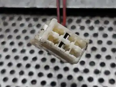 Second-hand car spare part front right door lock for mazda premacy (cp) td active oem iam references   