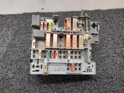 Peça sobressalente para automóvel em segunda mão caixa de fusíveis e relés por peugeot 206 berlina xr referências oem iam 9628024480