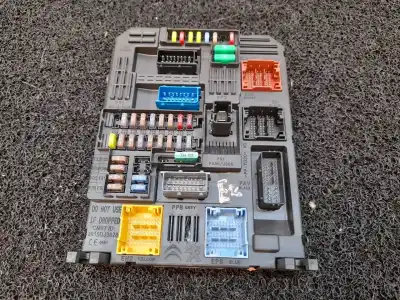 Peça sobressalente para automóvel em segunda mão caixa de fusíveis e relés por opel crossland x innovation referências oem iam 9819851480