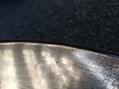 Second-hand car spare part front left knuckle for renault clio iii authentique oem iam references   