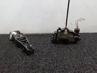 Second-hand car spare part left front door lock for renault clio iii authentique oem iam references 20605cxd1