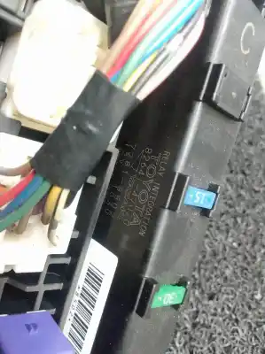 Pezzo di ricambio per auto di seconda mano scatola relè/fusibili per toyota yaris (ksp9/scp9/nlp9) luna riferimenti oem iam 8264147020  72818502