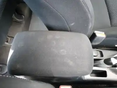 Pièce détachée automobile d'occasion accoudoir central pour toyota auris active références oem iam 