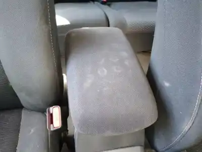 Pezzo di ricambio per auto di seconda mano bracciolo centrale per toyota auris active riferimenti oem iam   