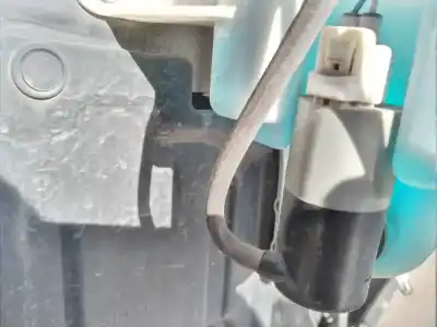Pièce détachée automobile d'occasion pompe d'eau de nettoyage du pare brise pour toyota auris active références oem iam 817557
