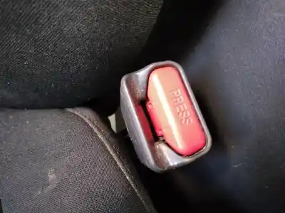 Pièce détachée automobile d'occasion boucle de ceinture de sécurité avant droit pour toyota auris active références oem iam 