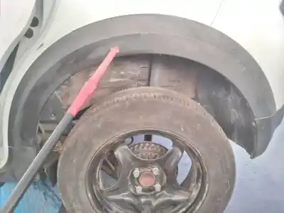 Peça sobressalente para automóvel em segunda mão aba do guarda-lamas traseiro esquerdo por dacia sandero iii stepway comfort referências oem iam 