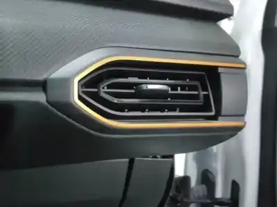 Peça sobressalente para automóvel em segunda mão grelha / difusor de ar por dacia sandero iii stepway comfort referências oem iam 