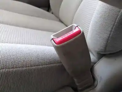 Pezzo di ricambio per auto di seconda mano gancio cintura anteriore destro per kia carnival 2.9 crdi vgt active riferimenti oem iam 