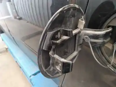 Second-hand car spare part outer fuel cap for kia carnival 2.9 crdi vgt active oem iam references   